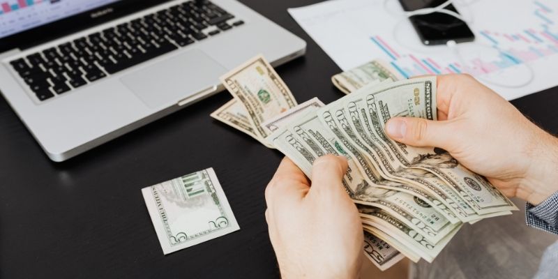 Successful bankroll control combines budgeting, bet sizing, and disciplined decision-making